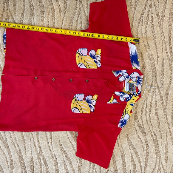 Beautiful vintage silk Hawaiian shirt. - Picture 7 of 7